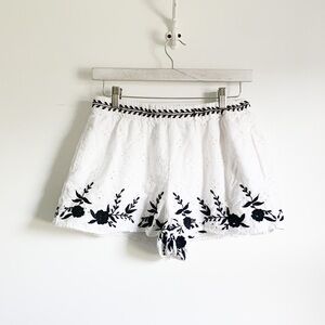 Zara White Eyelet Floral Embroidered Casual Shorts Boho Prairie sz Med